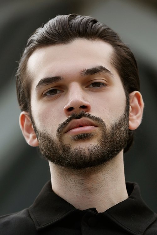 yiğit ege یزار